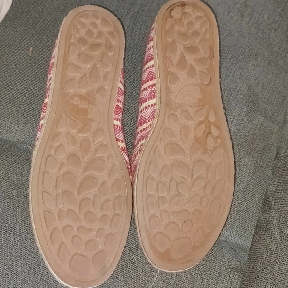 boc red geometric fabric espadrilles loafers 9